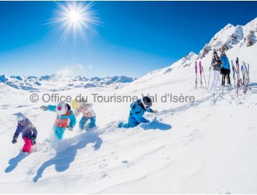Skidorf Stimmungsvolles Dorf mit vielen Möglichkeiten für Snowboarder-2