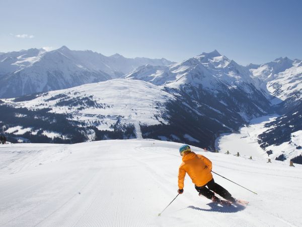 Skidorf Kleines kinderfreundliches Skidorf im Zillertal-1