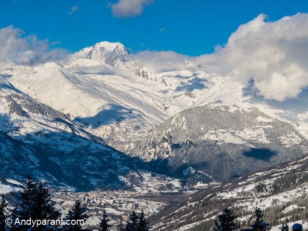 Skidorf Relativ großer Skiort nahe des enormen Paradiski-1