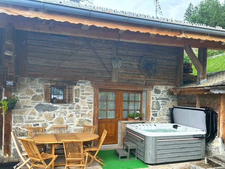 Ferienhaus Petit Châtel mit Außenwhirlpool