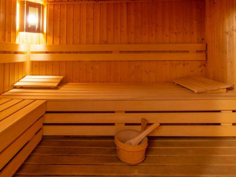 Ferienhaus Le Chazalet Sauna, Außenwhirlpool und Catering-Service inklusive + Le Petit Chazalet