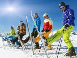 Skifahren in der Gruppe