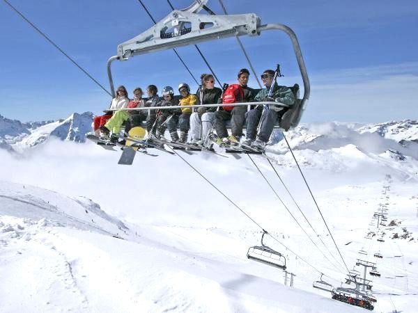 Gruppe im Skilift