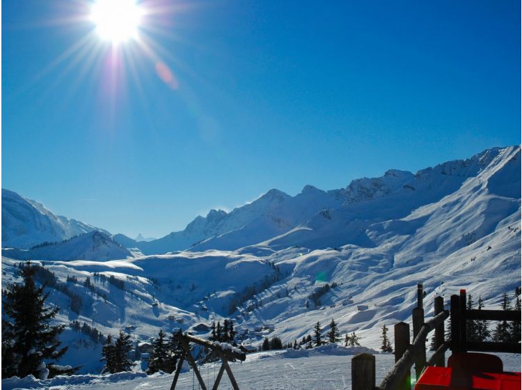 Skidorf Kleines, von Skilifts umgebenes, Dorf-1