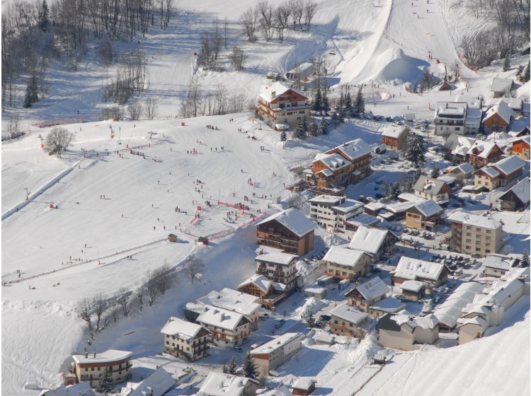 Skidorf Authentisches, sonniges Skidorf mit guten Schneebedingungen-1