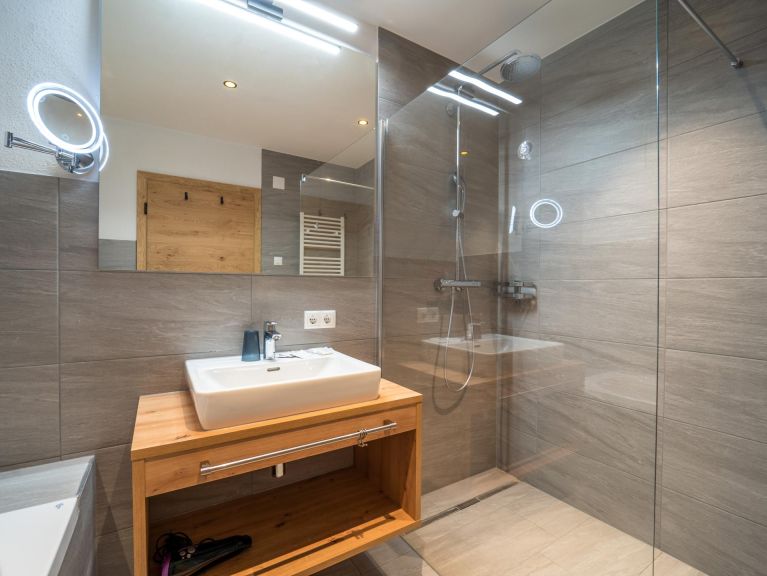 Ferienwohnung Pettneu Top 1