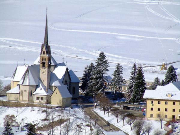 Skidorf Kleine Stadt im Herzen der Dolomiten mit gemütlichem Zentrum-1