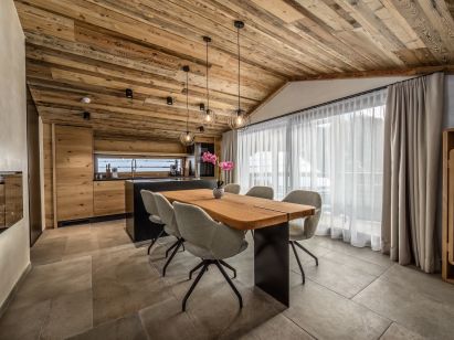 Ferienwohnung The Peak Black Stone Chalet-1