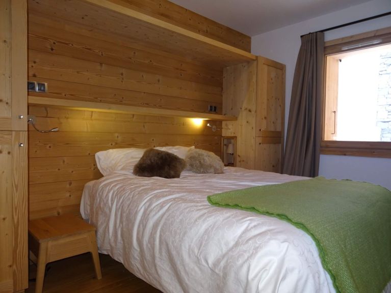 Ferienhaus Caseblanche Aigle mit Holzofen, Sauna und Whirlpool