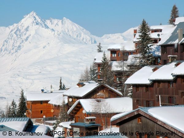 Skidorf Zentrale Lage in bewaldeter Umgebung im Skigebiet von La Plagne-1