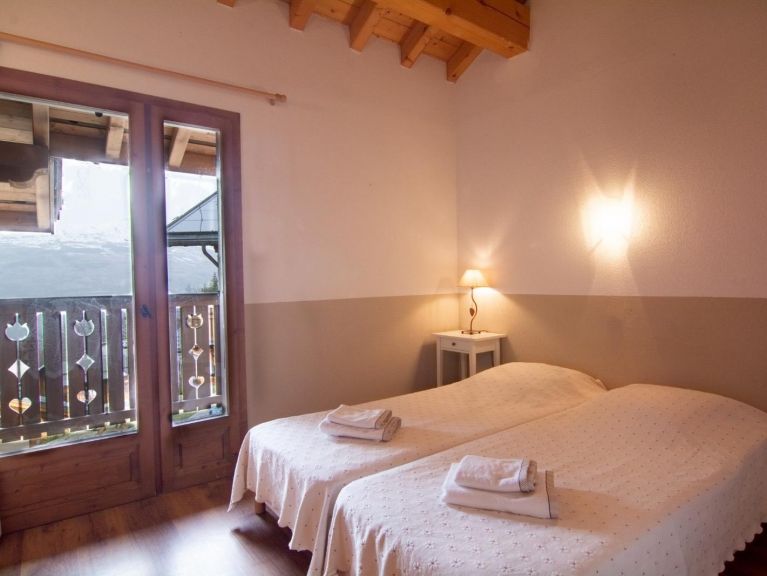 Ferienhaus Le Chazalet Sauna, Außenwhirlpool und Catering-Service inklusive + Le Petit Chazalet