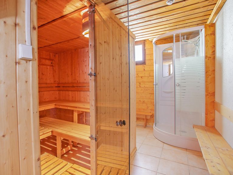Ferienhaus de la Chapelle mit Außenwhirlpool und Sauna