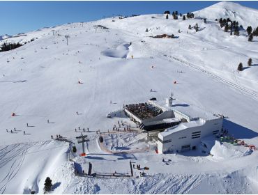 Skidorf Gut besuchtes Skidorf mit vielen lebhaften Après-Ski-Bars-4