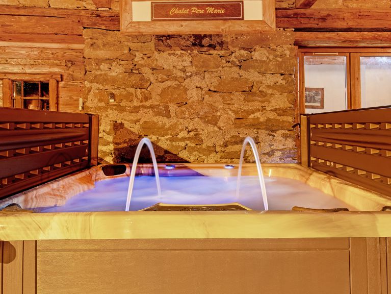 Ferienhaus Père Marie mit Außenwhirlpool und Sauna