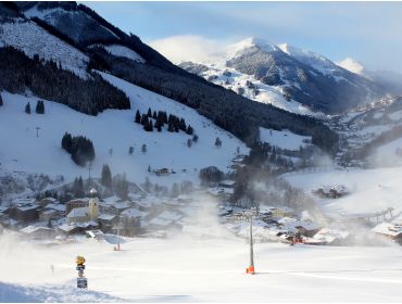 Skidorf Lebhaftes und mondänes Skidorf mit vielen Après-Ski Lokalen-11