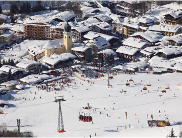 Skidorf Lebhaftes und mondänes Skidorf mit vielen Après-Ski Lokalen-12