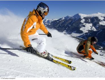 Skidorf Lebhaftes und mondänes Skidorf mit vielen Après-Ski Lokalen-2