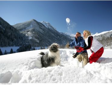 Skidorf Lebhaftes und mondänes Skidorf mit vielen Après-Ski Lokalen-4