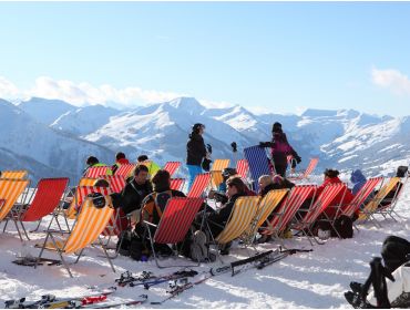 Skidorf Lebhaftes und mondänes Skidorf mit vielen Après-Ski Lokalen-8