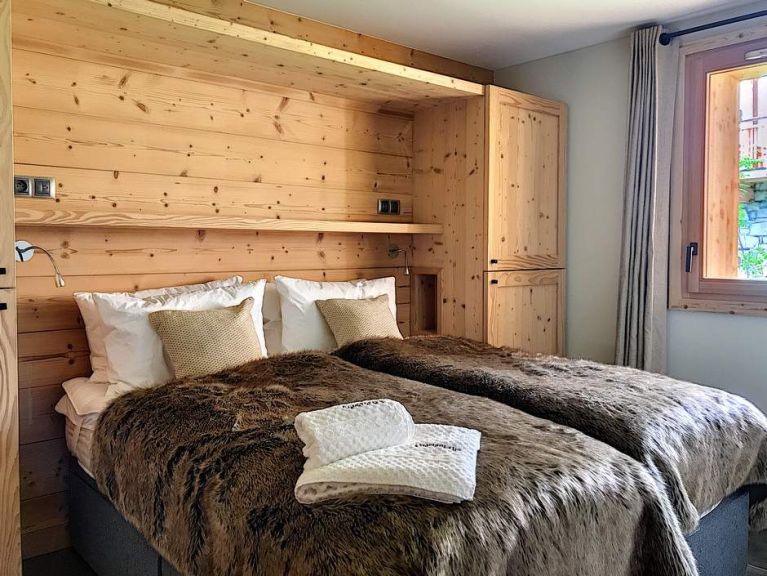 Ferienhaus Caseblanche Carcosa mit Holzofen und Sauna