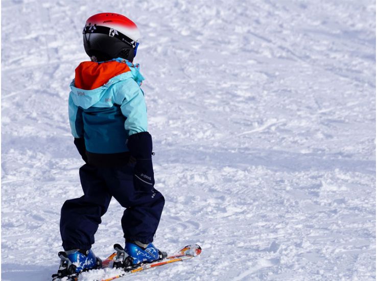 Kind auf Skiern