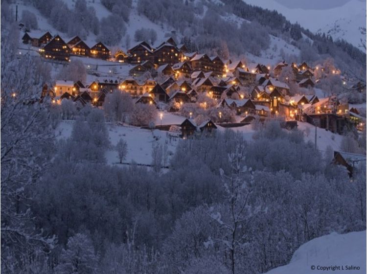 Skidorf Gemütliches und authentisches Dorf als Alternative zu Alpe d'Huez-1