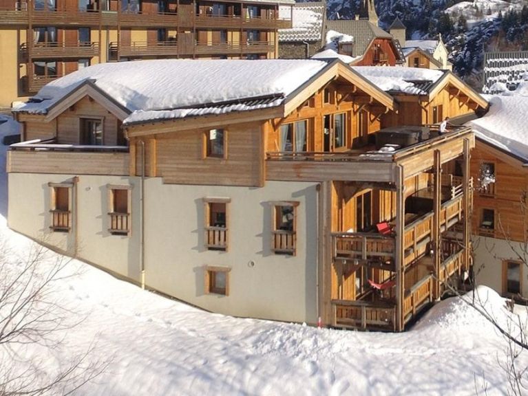Ferienwohnung de Louis mit Außenwhirlpool