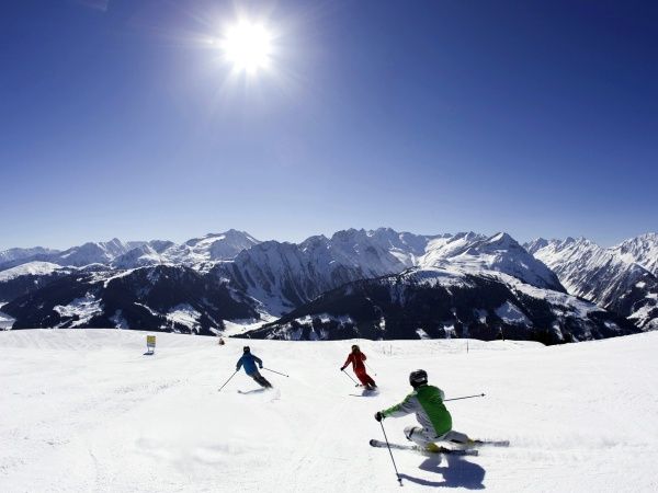 Skidorf Gut erreichbares Skidorf mit geselligem Après-Ski-1