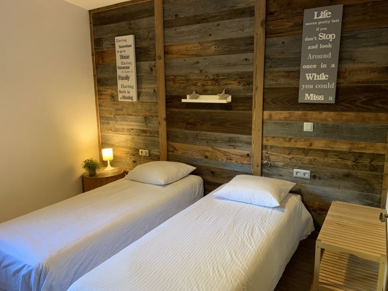 Ferienwohnung de Louis mit Außenwhirlpool
