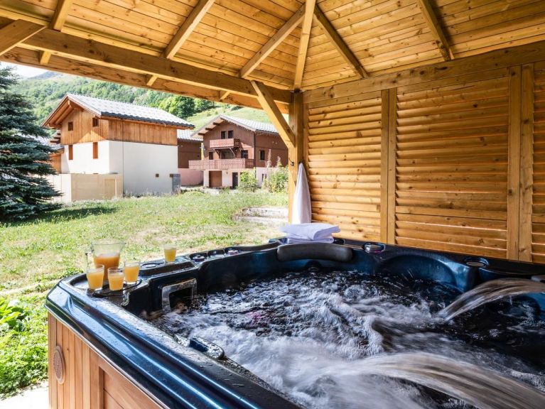 Ferienhaus Lacuzon mit eigener Sauna und Außenwhirlpool