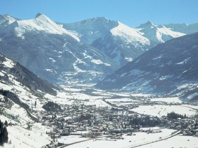Skidorf Moderner Skiort mit Kurangeboten und kulturellem Angebot-1