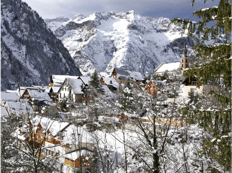 Skidorf Freundliches Dorf beim Les Deux Alpes Skigebiet-1